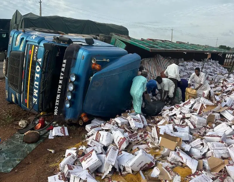 15 KILLED, 17 INJURED AS TRAILER DRIVER FALLS ASLEEP IN KWARA HIGHWAY CRASH