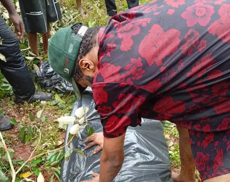 TROOPS EXHUME REMAINS OF IMO COMMUNITY LEADER MURDERED BY CRIMINAL GANG